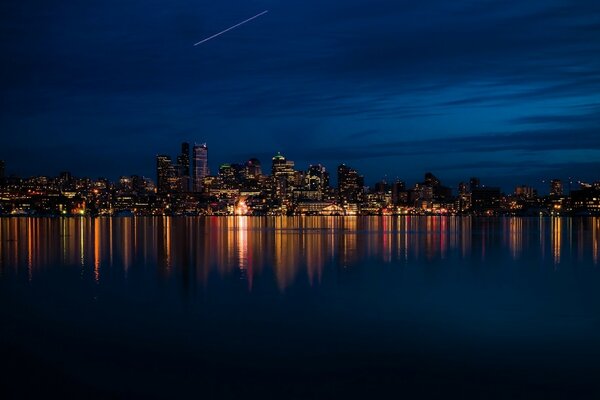 Notte al mare vicino alla vibrante Washington