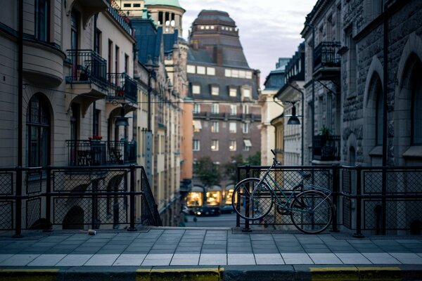 Häuser und Straßen am Abend in Stockholm