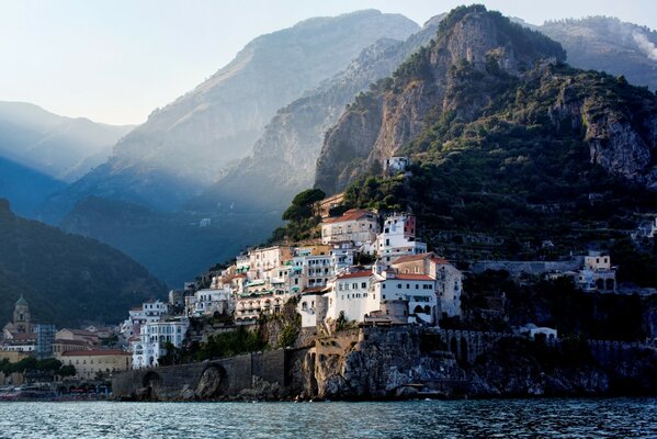 La hermosa costa de Ravello en Italia