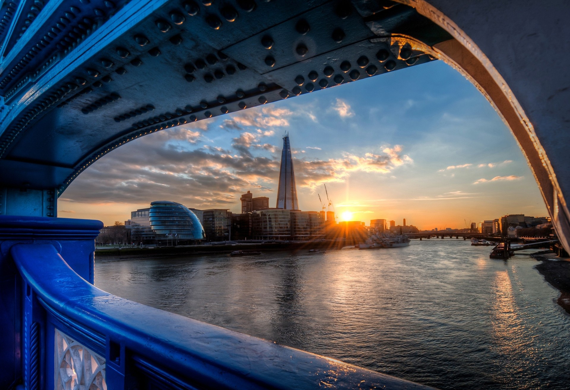 coucher de soleil thames rivière angleterre pont londres shard hôtel de ville