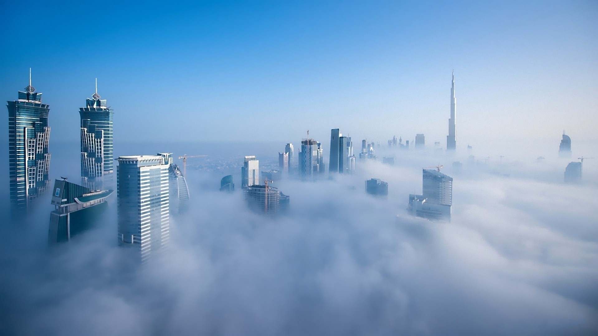 costruzione blu nebbia città dubai