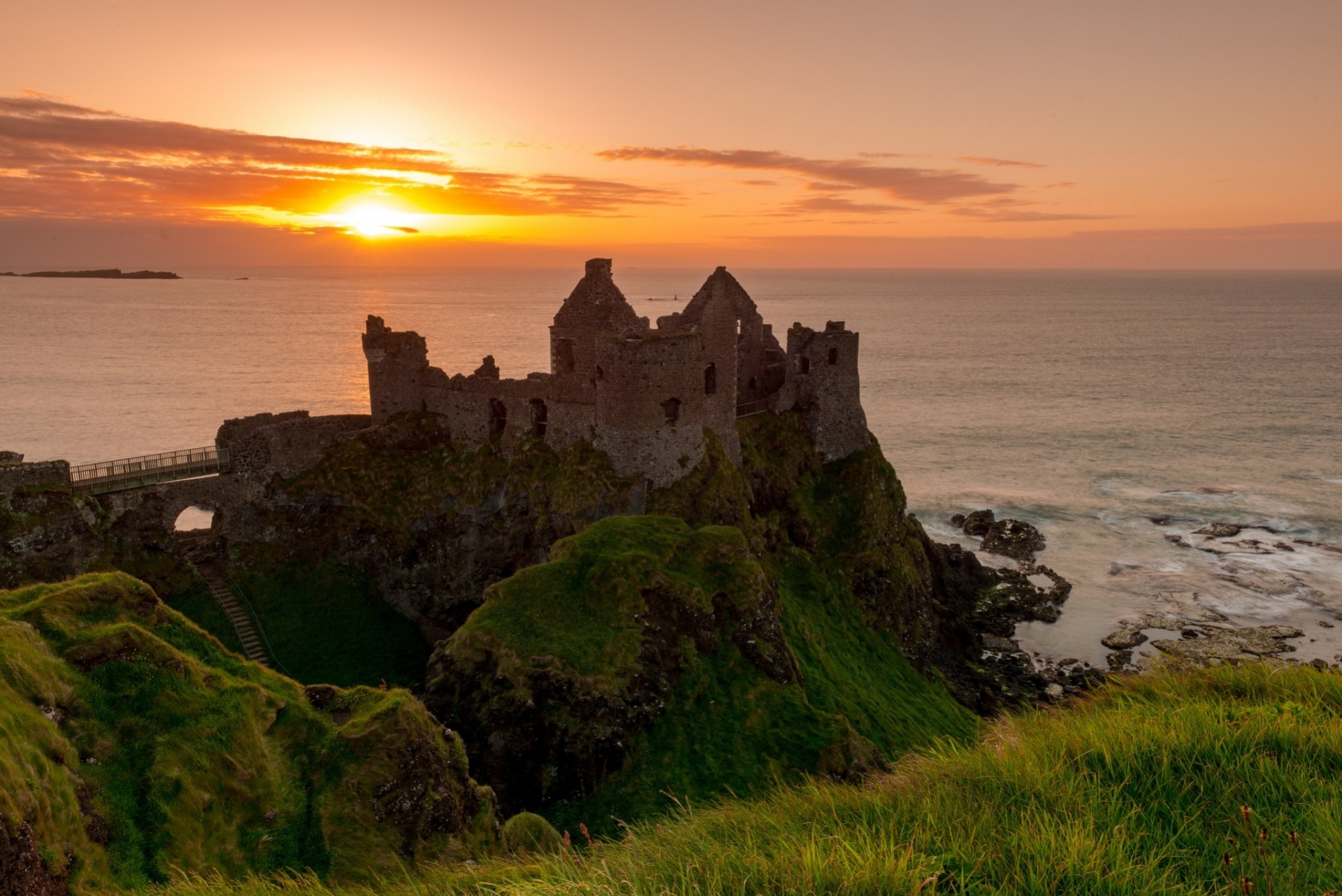 dunluce castle irish sea ireland sunset ruins coast lock sea dunluce castle rock