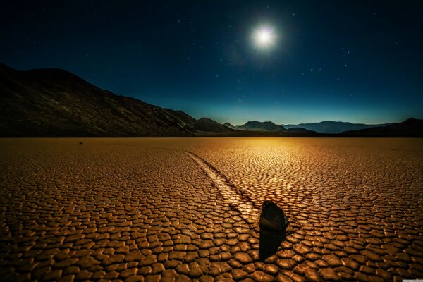 Desierto valle de la muerte en la noche