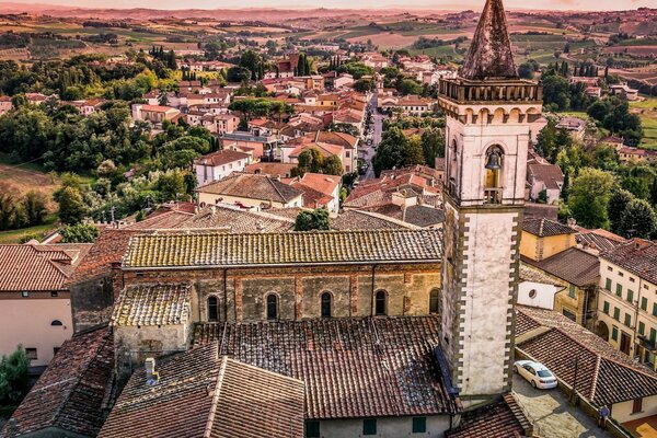 Iglesia de Santa Croce en Italia en Toscana panorama