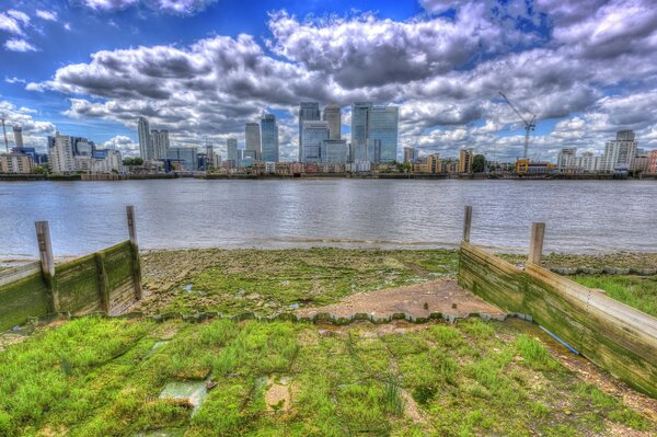 Blick auf London über den Fluss