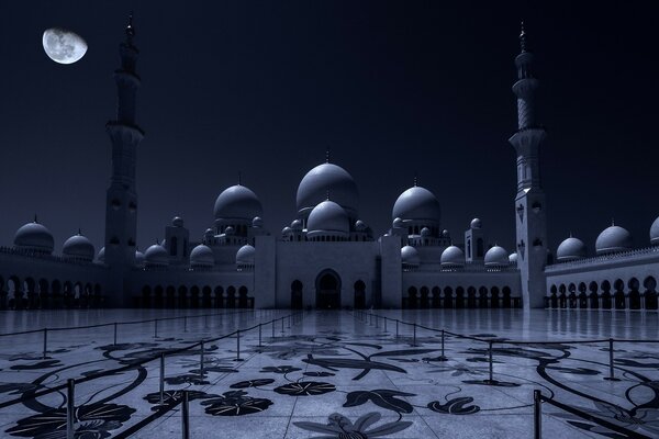 Übernachtung in Abu Dhabi. Der Platz und der Palast mit vielen Kuppeln