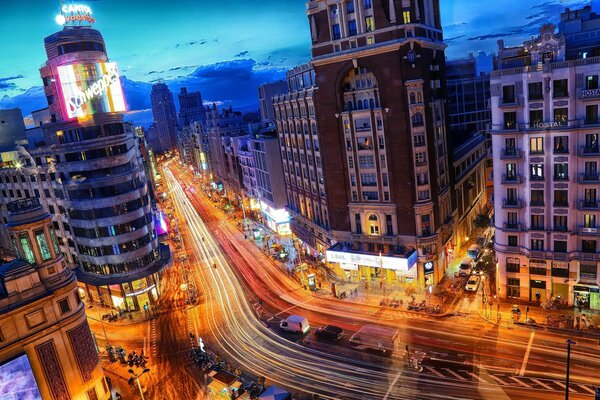 Vista notturna della città di Madrid