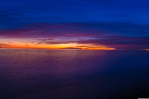 Le ciel sans fin d un coucher de soleil flottant