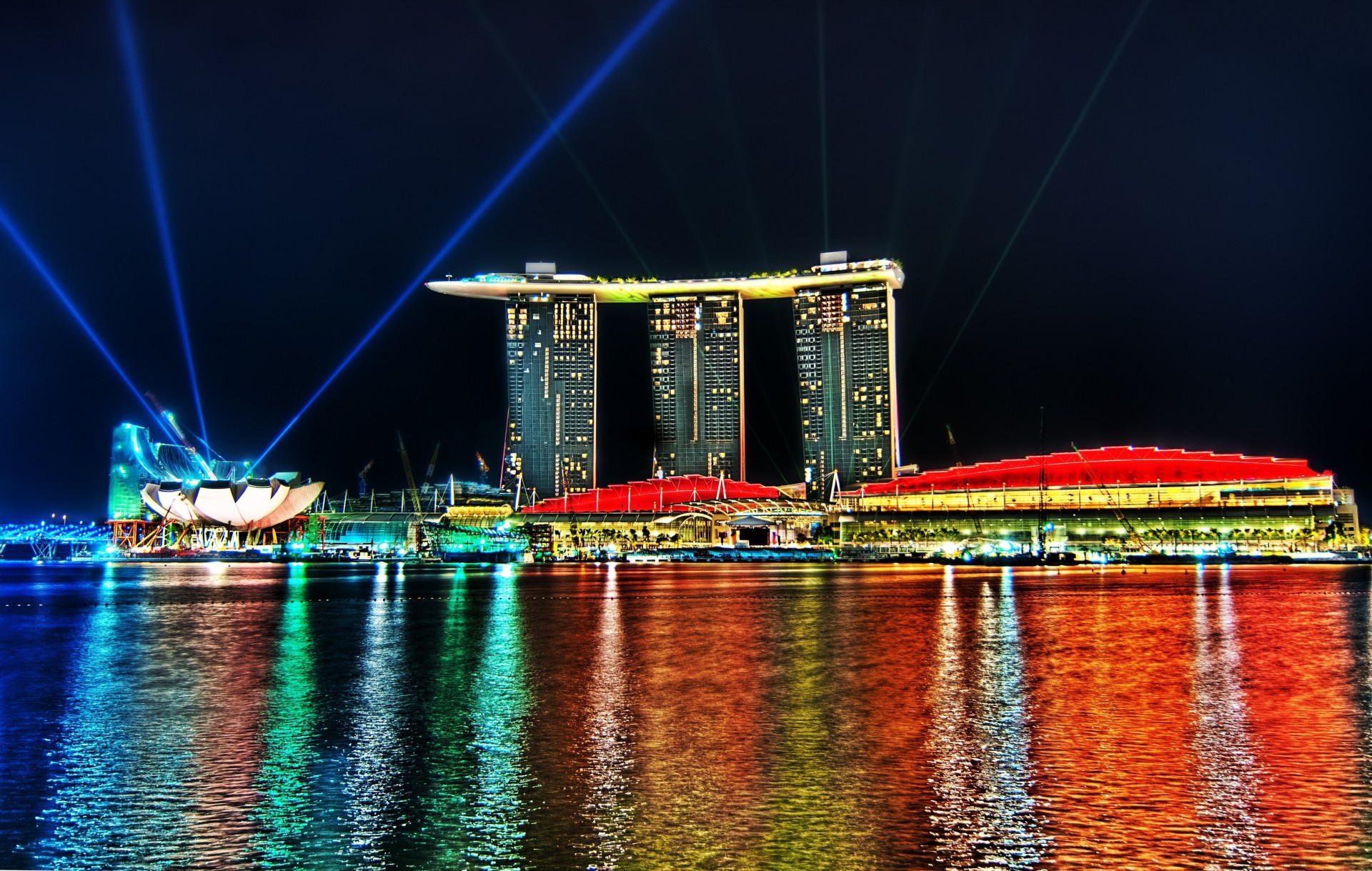 światła podświetlenie architektura odbicie singapur woda marina bay marina bay sands kasyno hotel