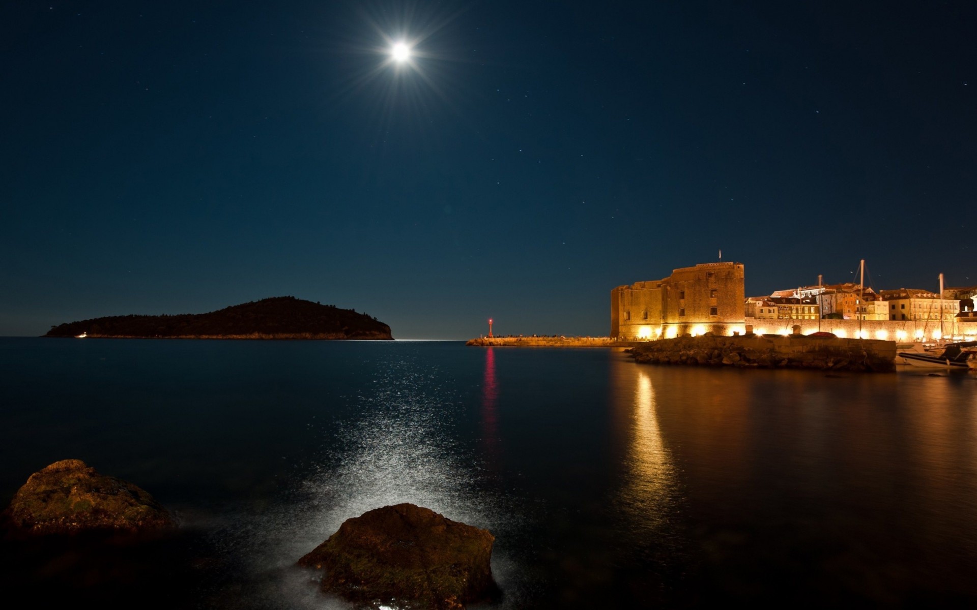 paysage maison réflexion nuit lune roches clair de lune phare