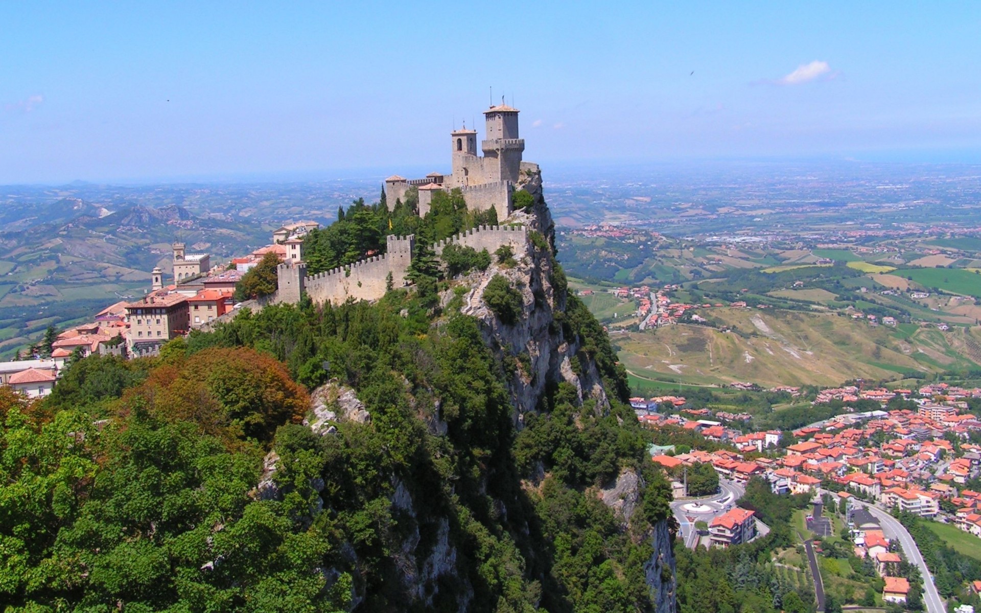 panorama castello san marino città albero