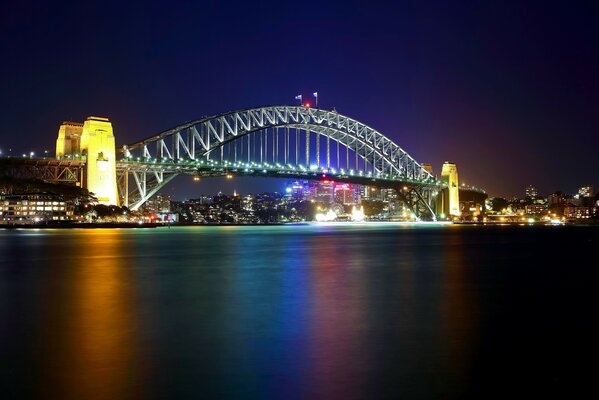 Brücke in Sydney in der Nacht. Australien