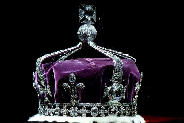 The Diamond crown of the Queen of England