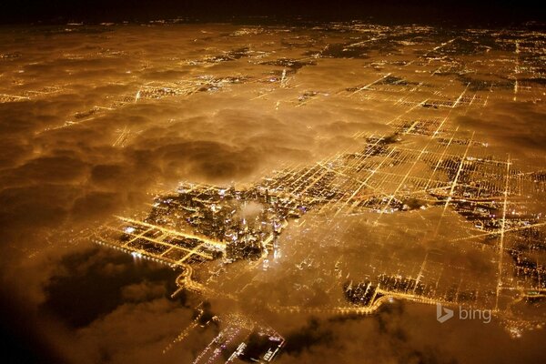 Vue de dessus de Chicago à travers les nuages