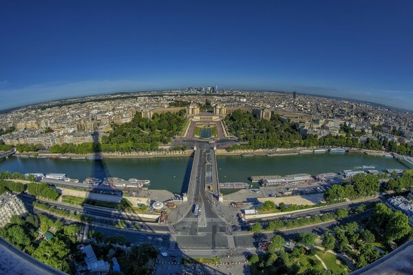 Panarama brzegów rzeki Senny w Parigi