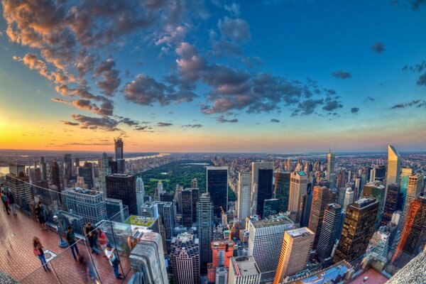 Rascacielos de nueva York al atardecer