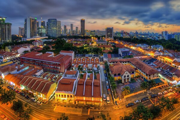 Ciudad a vista de pájaro al amanecer