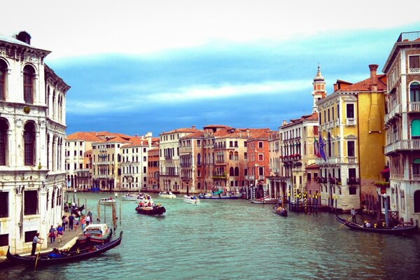 Venezia del mattino nei suoi colori vivaci