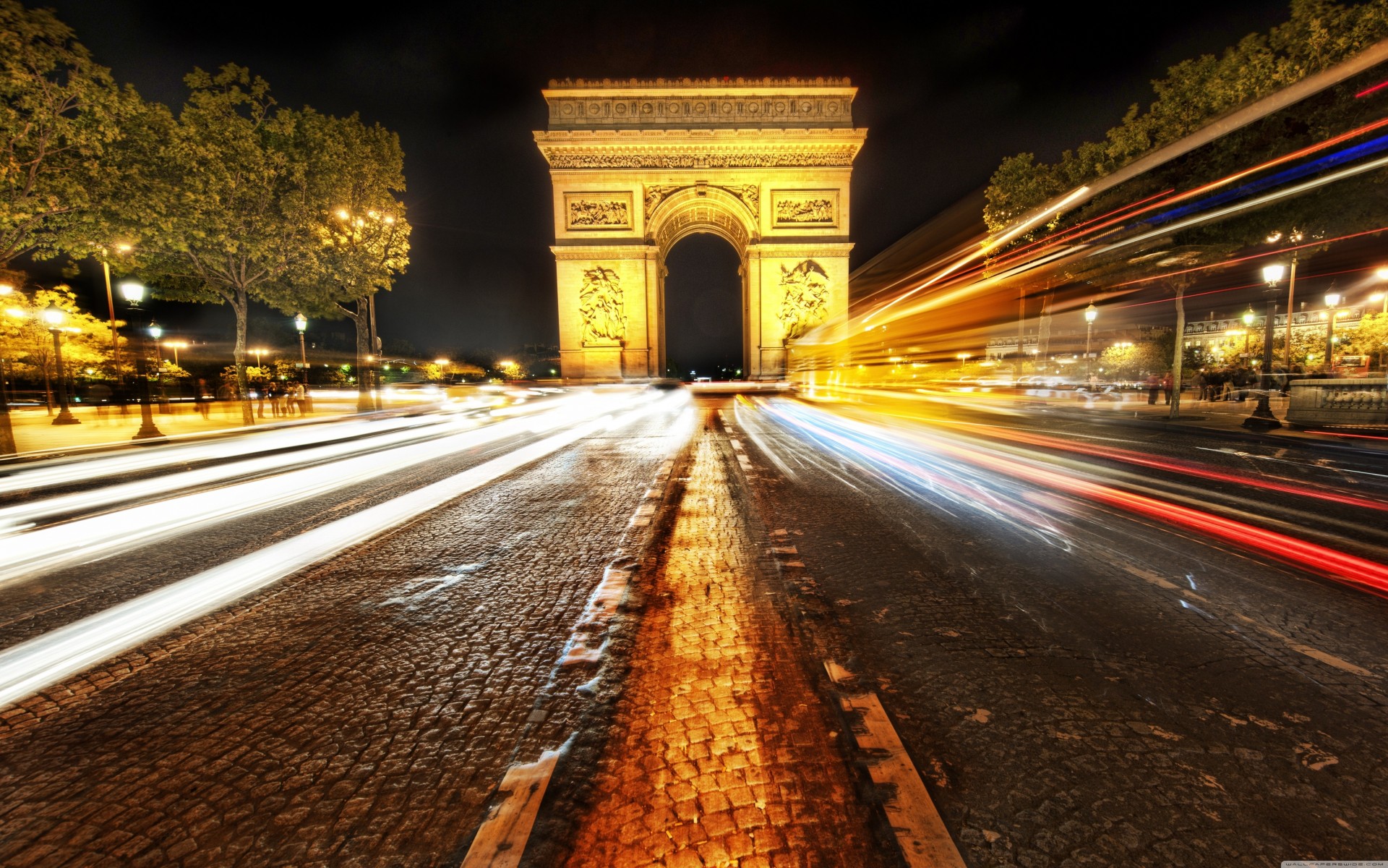 boulevard nacht qatar airways paris straßen arc de triomphe palmen autos scheinwerfer