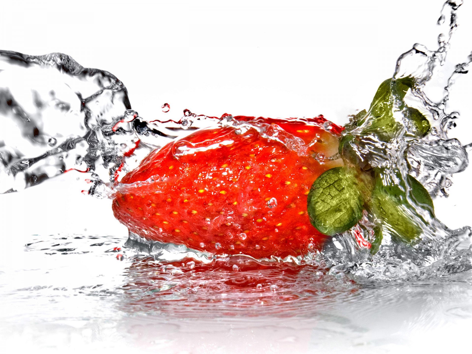 fragole screensaver acqua spruzzi