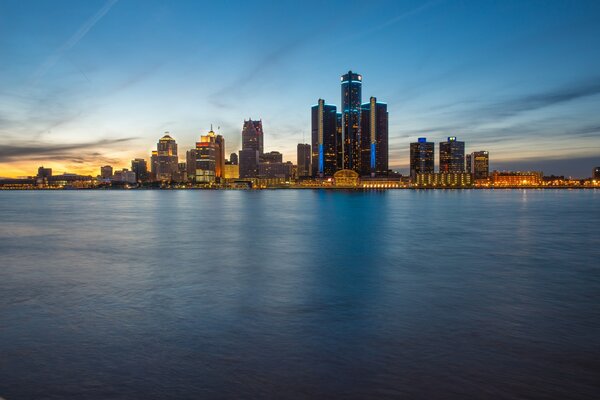 Vista de Detroit al atardecer