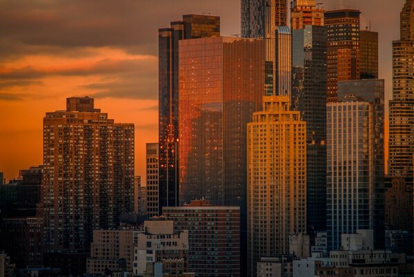 Gratte-ciel de New York au coucher du soleil