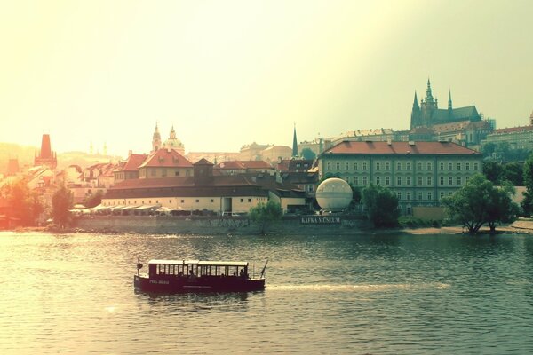 Schöner Sonnenaufgang über Prag