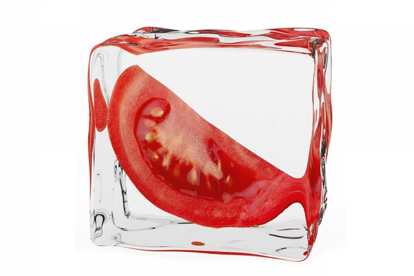 Aquí aprenderás cómo poner un tomate en un trozo de hielo