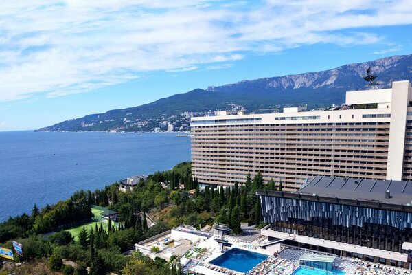 La mer et le sanatorium de Yalta