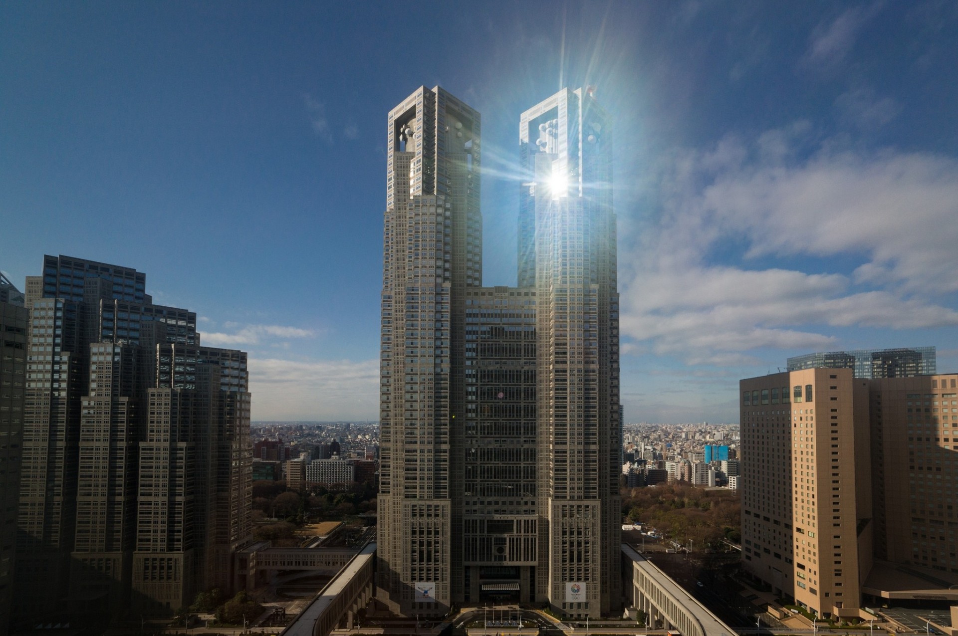 edificio rascacielos japón ciudad