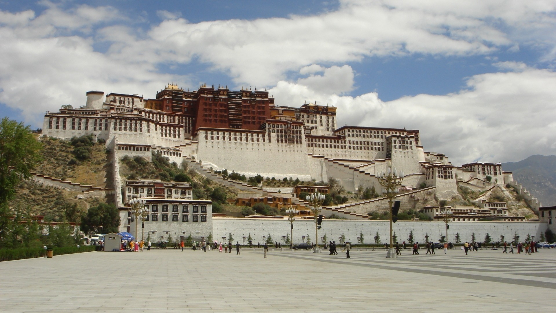 china grey cloud town