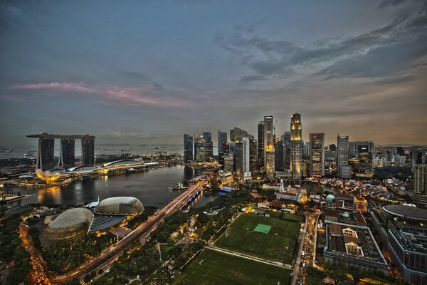 Hermosa vista de la noche de Singapur