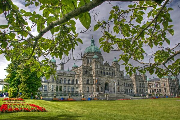 A large beautiful building on a green lawn