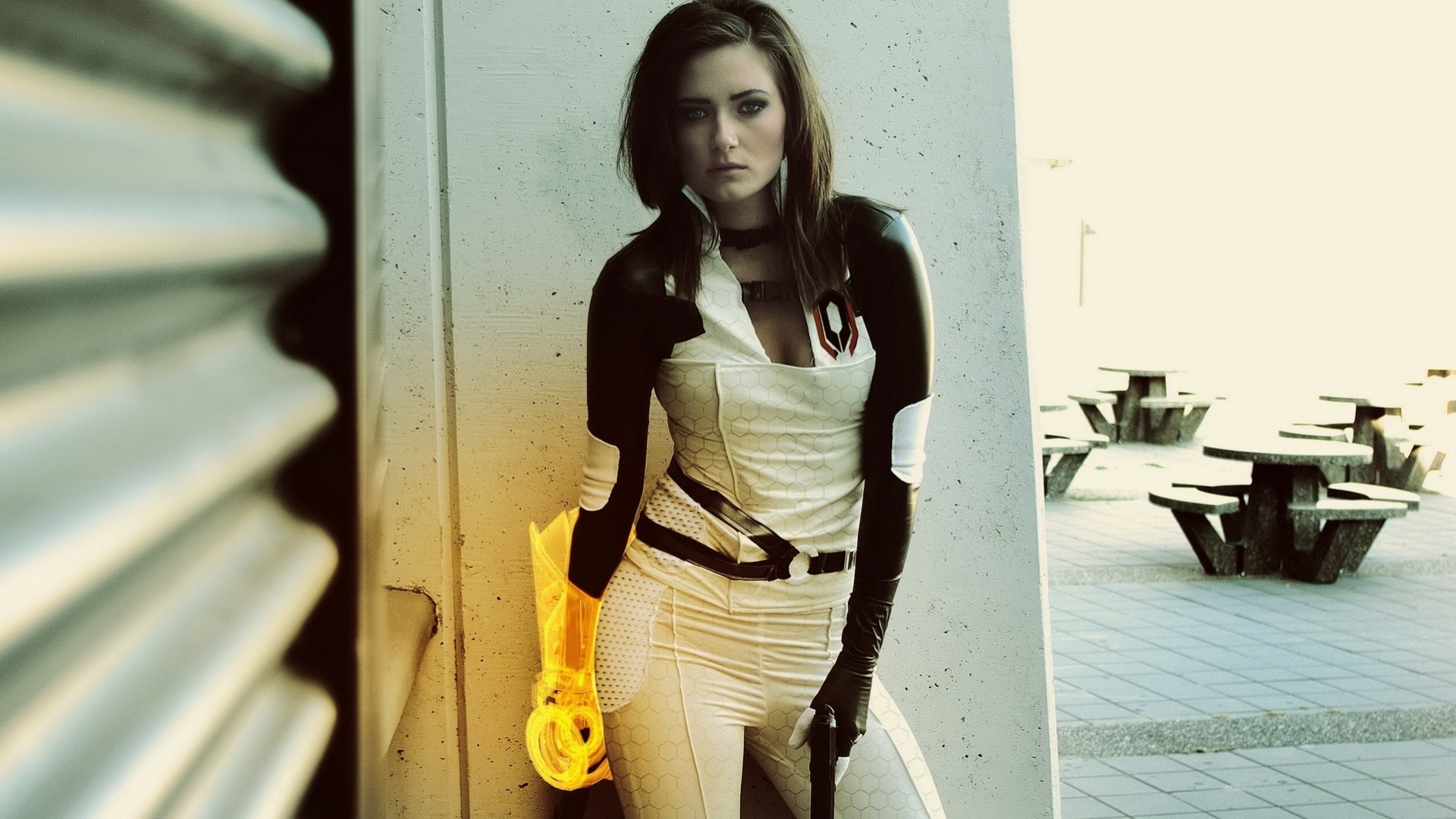 donna fortezza volante ragazza gioco bruna cosplay grigio mass effect