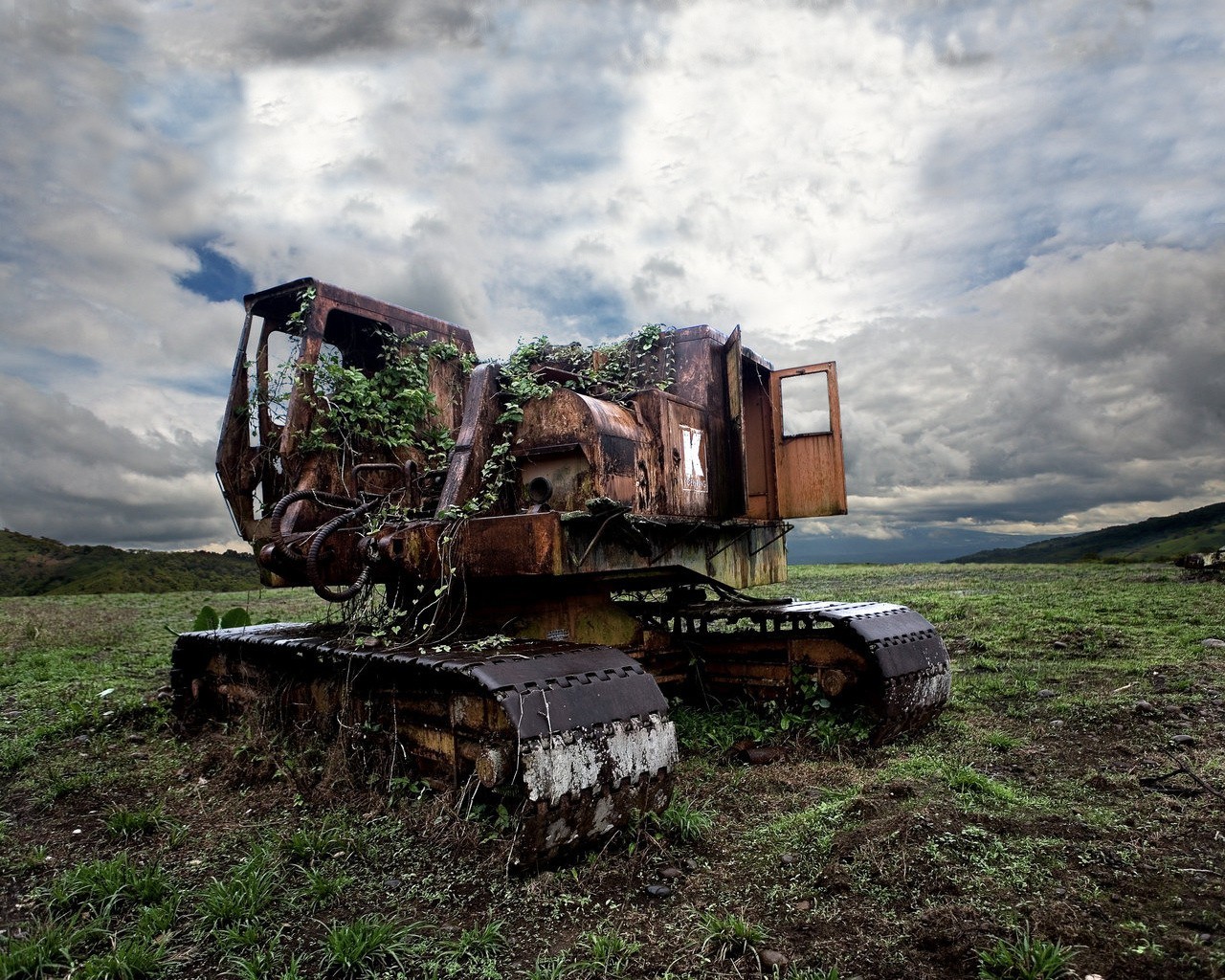 bulldozer mort rouillé