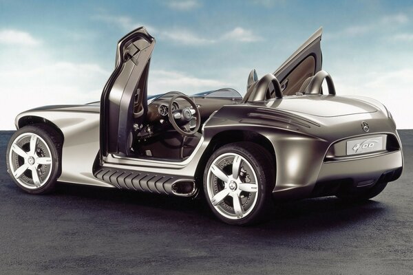 Mercedes Concept con puertas abiertas