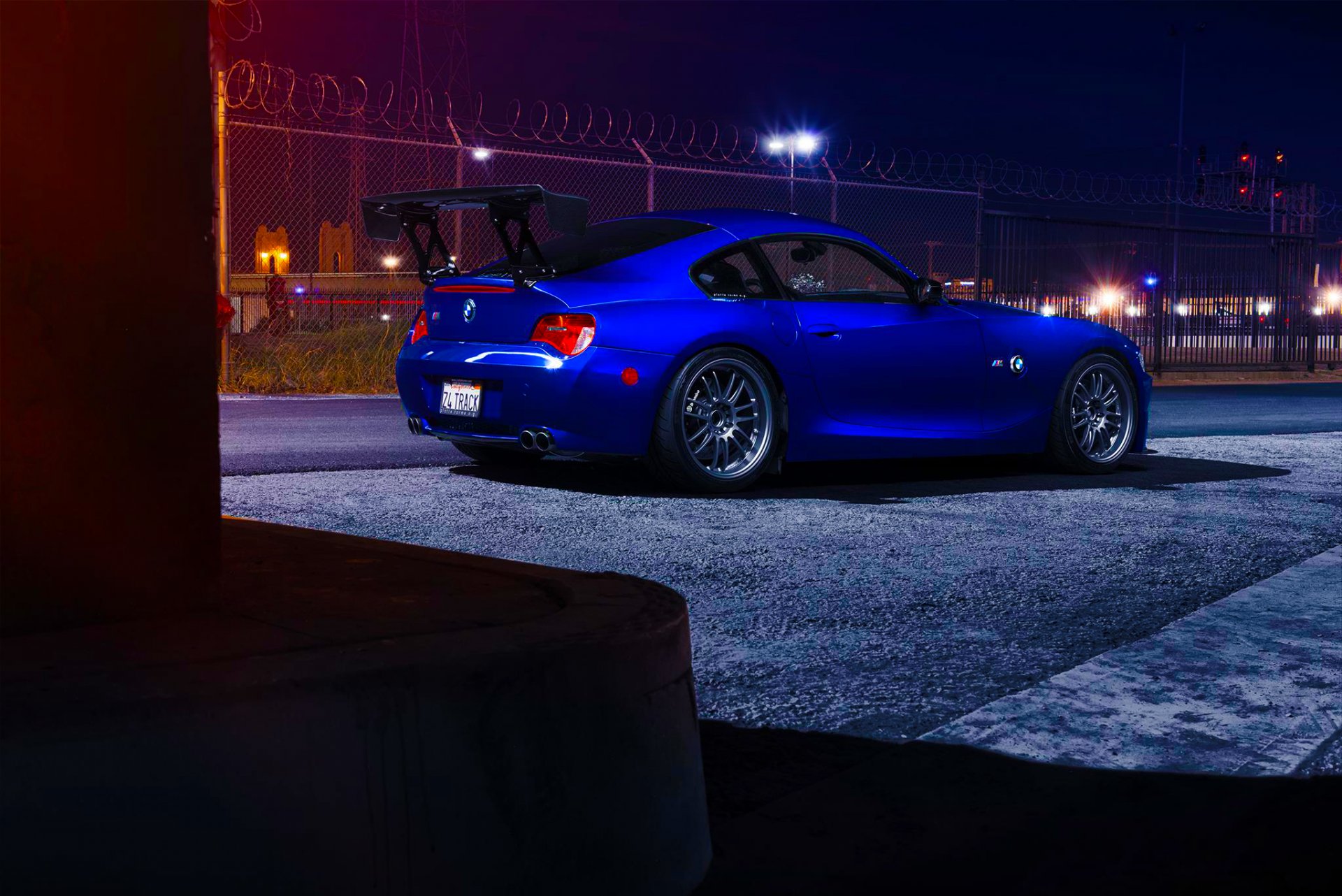 bmw z4 coupé nigth foncé bleu arrière lumière spoiler