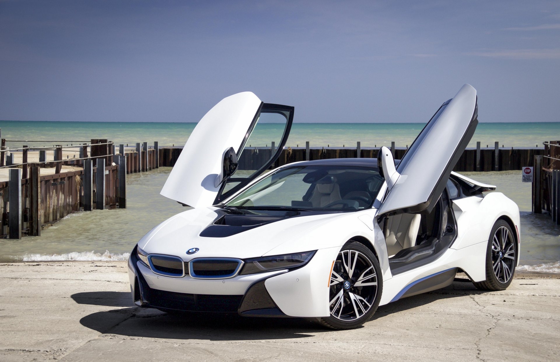 bmw i8 sportwagen sportwagen coupé liegeplatz meer