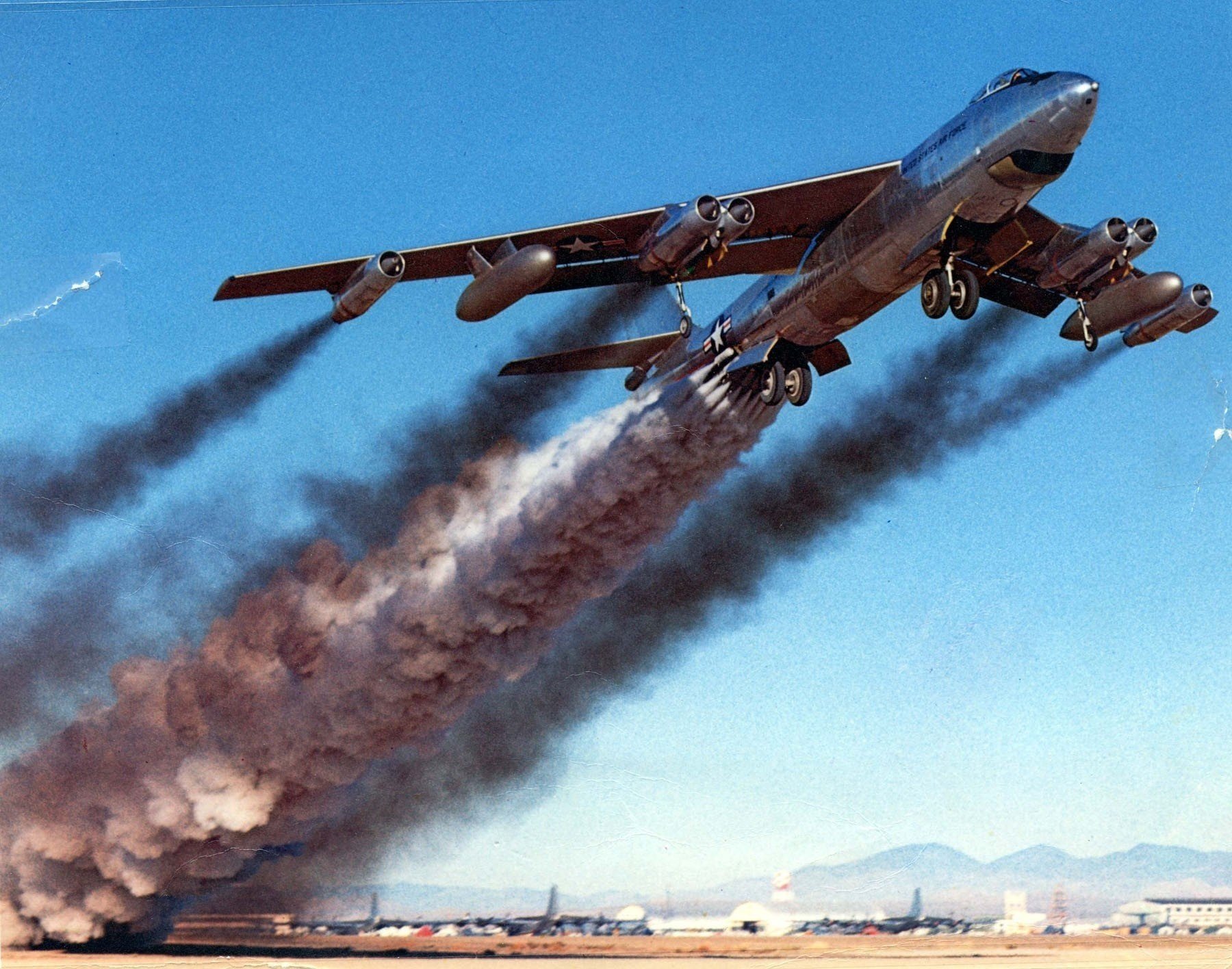 b-47b boeing samolot ogon dymu prędkość wysokość dym ślady sprzęt wojskowy lotnictwo wojskowe lotnictwo transport transport lotniczy