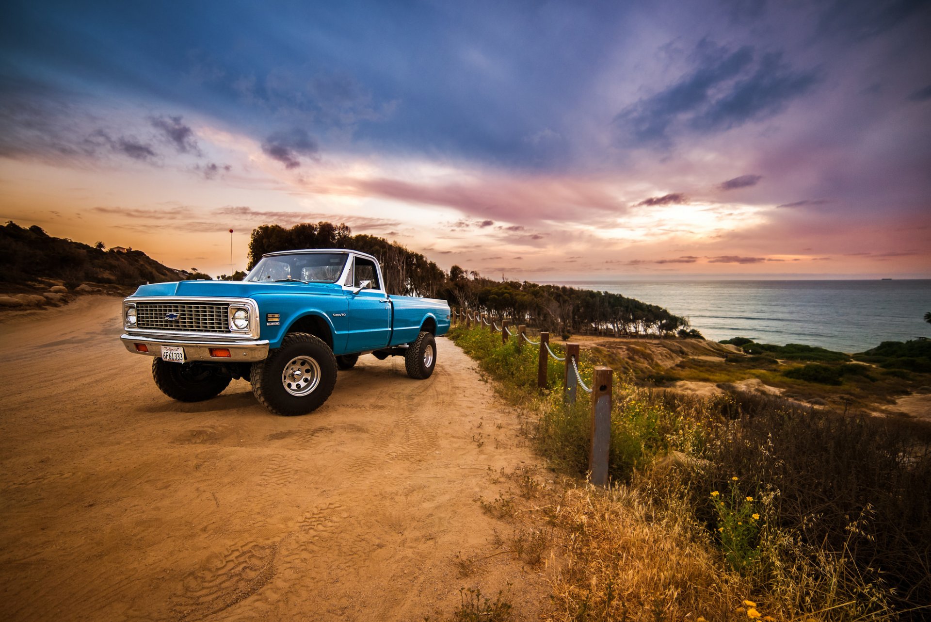 chevrolet 1972 lado frente ruedas carretera cerca mar nubes cielo puesta de sol