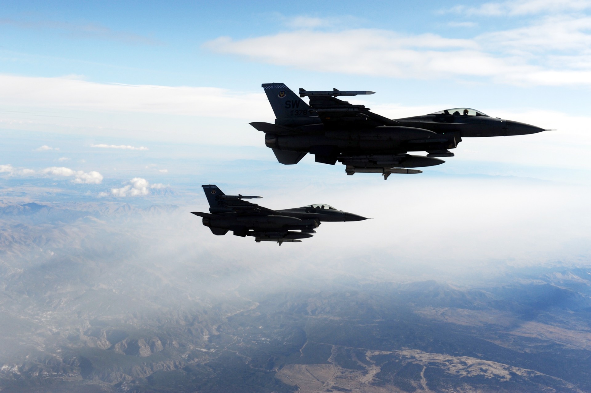 2 f-16 combat falcons