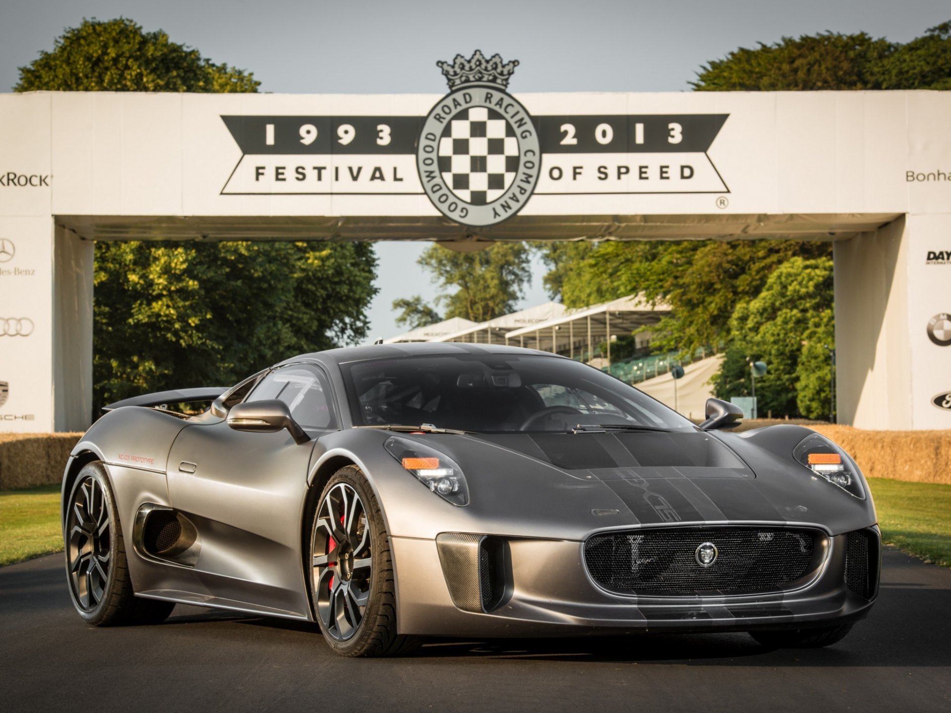 jaguar c-x75 hybrid supercar 2014