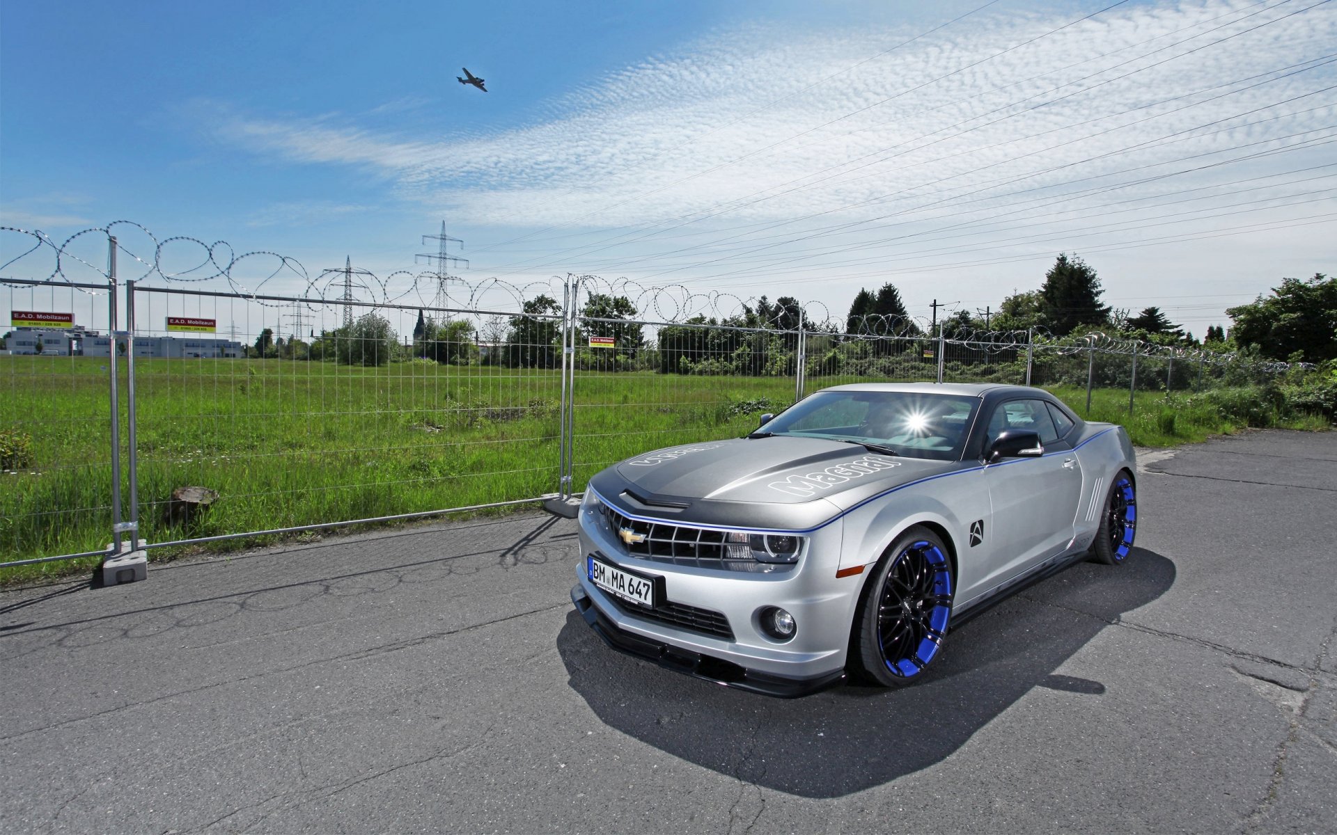 chevrolet camaro imán auto frente gris cielo avión nubes