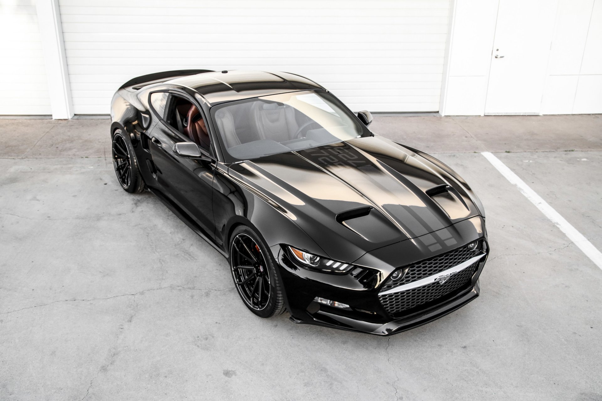 ford mustang rakieta czarny gaz fisker