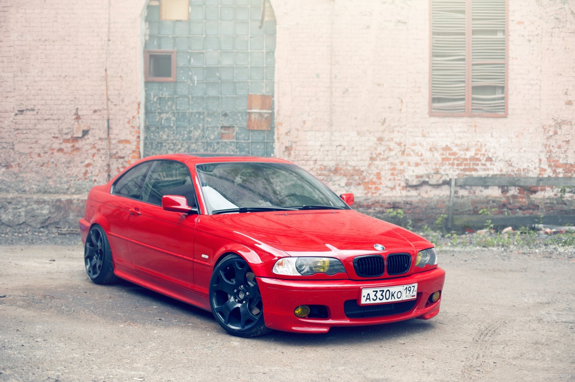 bmw e46 czerwona ściana