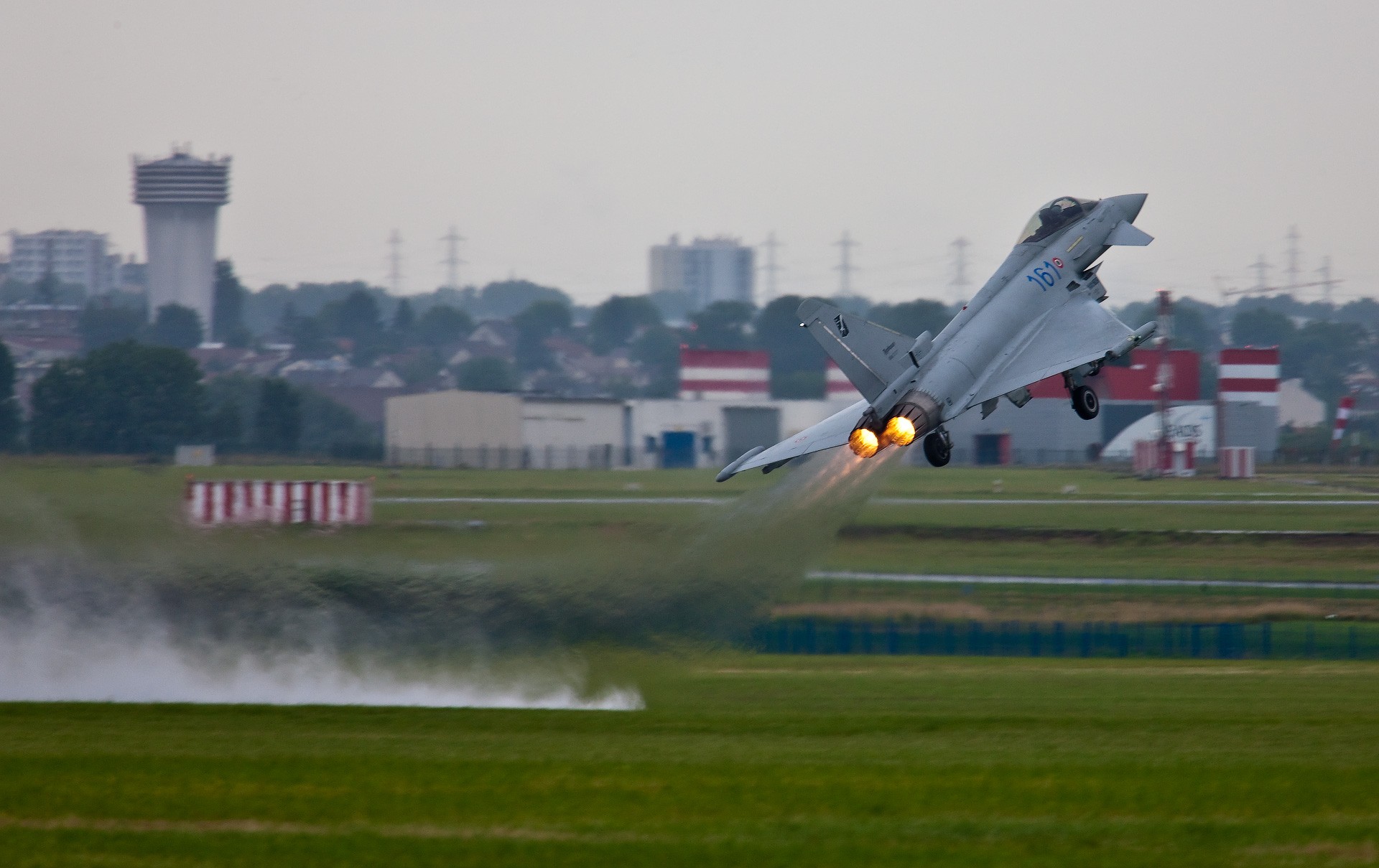 flugzeug flughafen start hitze