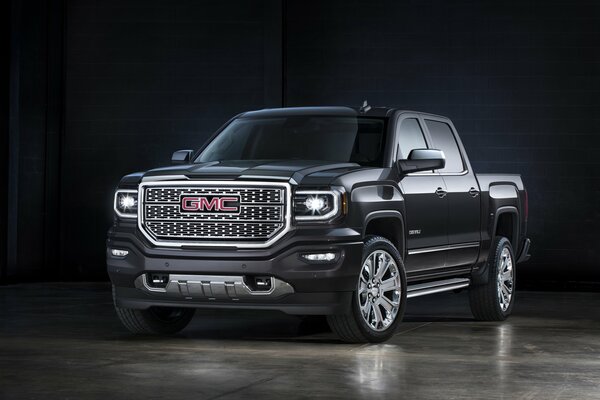 Sierra Denali pick-up noir sur fond noir