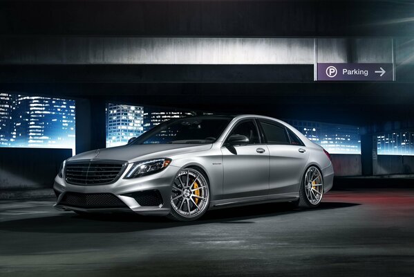 Mercedes-benz S63 on the background of the night city