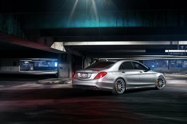 Mercedes-benz at night in the parking lot