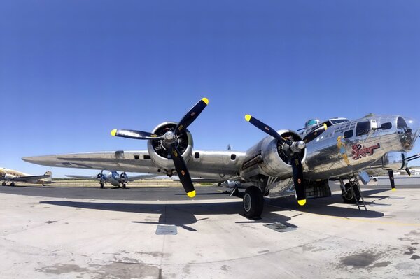 Avion militaire à hélice de la seconde guerre mondiale